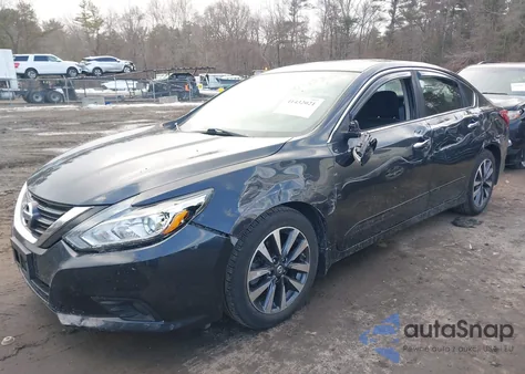 2017 Nissan Altima 2.5 Sv z USA, uszkodzony, nr VIN 1N4AL3AP5HC167639
